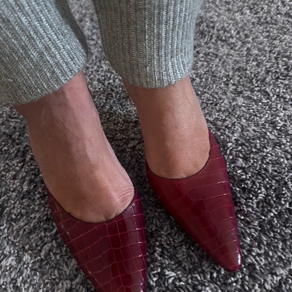 Manolo Blahnik Embossed Crocodile Pointed Toe Mule kitten  Heels